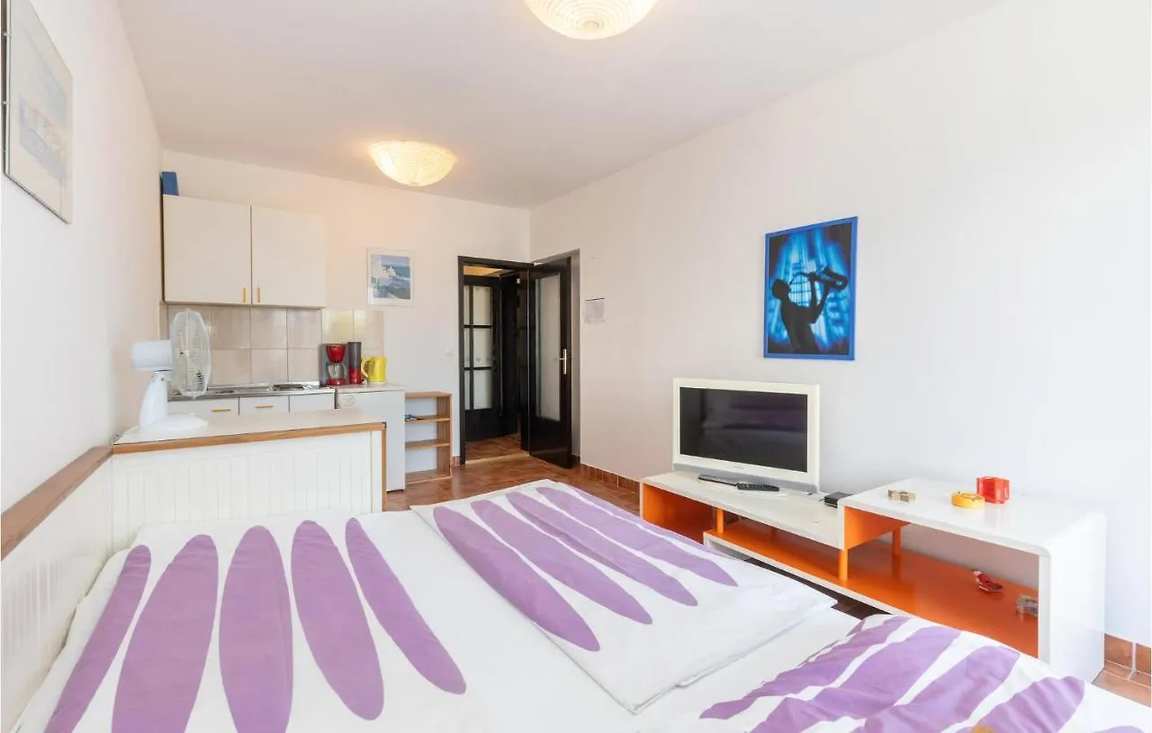 Lovely Apartment In Jadranovo With Kitchenette