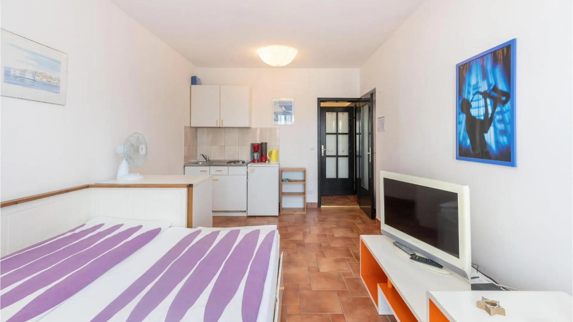 Lovely Apartment In Jadranovo With Kitchenette