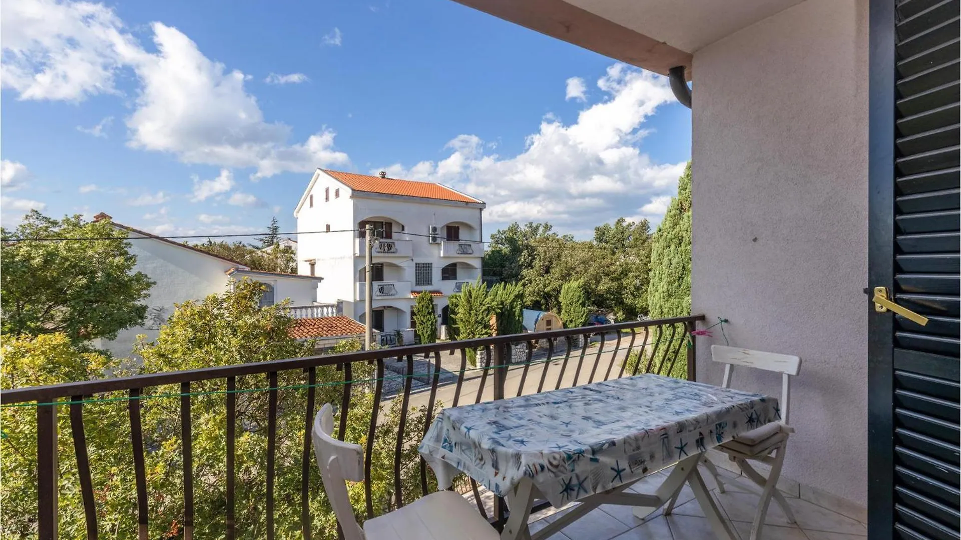 Lovely Apartment In Jadranovo With Kitchenette